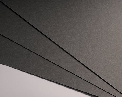 WOODSTOCK, Nero - Gro&szlig;bogen 70 x 100 cm